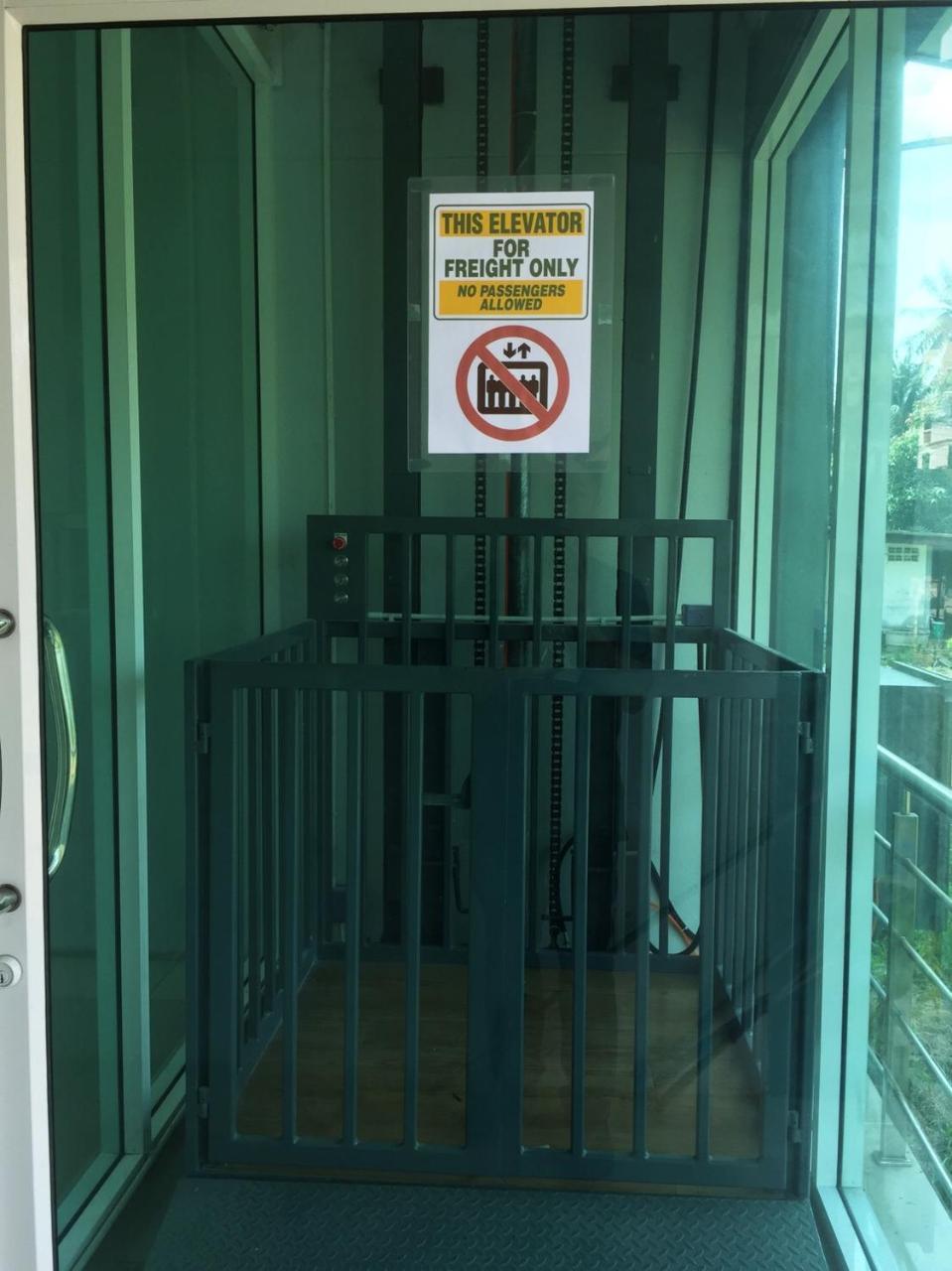 曼谷 素万那普a普勒斯旅馆酒店 外观 照片